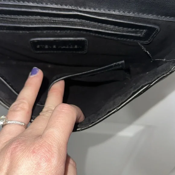 ⭐️SOLD⭐️
Steve Madden Black and Gold Crossbody - Picture 13 of 14